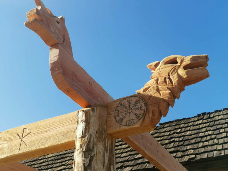 detail sculture bois restaurant walygator sud ouest story bois 01