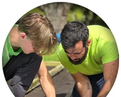 employes story bois au travail